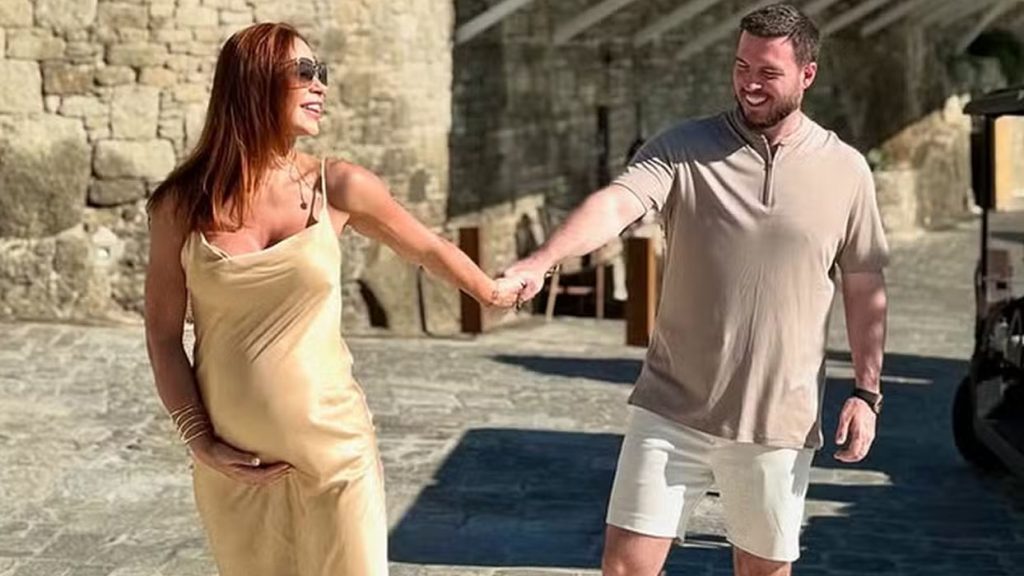 Maíra Cardi exibe barrigão durante viagem romântica à Grécia: ‘Parece um sonho’