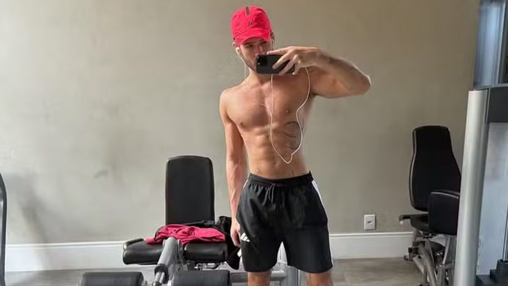 João Guilherme exibe boa forma e compartilha momentos de lazer no Rio